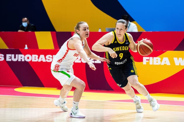 210623 Volha Ziuzkova of Belarus and Elin Eldebrink of Sweden during the FIBA Women s Eurobasket quarter final match between Belarus and Sweden on June 23, 2021 in Valencia Photo Maxim ThorÃ BILDBYRAN kod MT MT0197 basket basketball national team fiba women s eurobasket basket em sverige sweden kvartsfinal day 7 belarus belarus Belarus bbeng,  Copyright: MAXIMxTHORE BB210623MT018