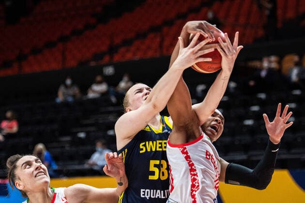 210623 Alice Nyström of Sweden during the FIBA Women s Eurobasket quarter final match between Belarus and Sweden on June 23, 2021 in Valencia Photo Maxim ThorÃ BILDBYRAN kod MT MT0197 basketball basketball national team fiba women s eurobasket basketball em sverige sweden kvartsfinal dag 7 belarus vitryssland dam bbeng,  Copyright: MAXIMxTHORE BB210623MT024