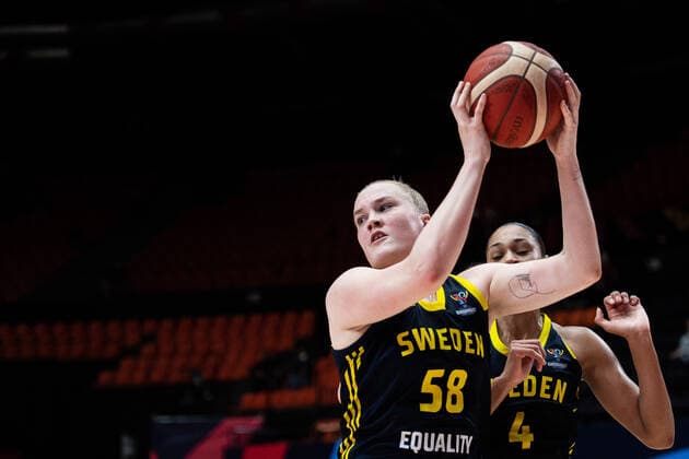 210623 Alice Nyström of Sweden during the FIBA Women s Eurobasket quarter final match between Belarus and Sweden on June 23, 2021 in Valencia Photo Maxim ThorÃ BILDBYRAN kod MT MT0197 basketball basketball national team fiba women s eurobasket basketball em sverige sweden kvartsfinal dag 7 belarus vitryssland dam bbeng,  Copyright: MAXIMxTHORE BB210623MT038