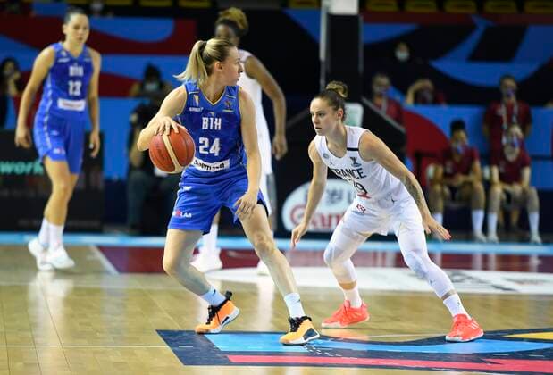 STRASBOURG, FRANCE - JUNE 2 : Matea Tavic of Bosnia and Alix Duchet of France pictured during FIBA Women s Eurobasket match between France and Bosnia on june 23, 2021 in Strasbourg, France, 23 06 2021 BASKET BALL : France Vs Bosnie - Women s Eurobasket - 23 06 2021 Photonews Panoramic 
