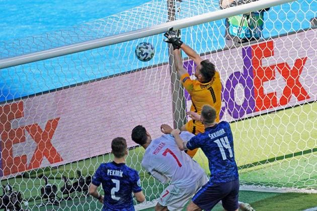 Sport Themen der Woche KW25 Sport Bilder des Tages ESP: Spain - Slovakia. Euro 2020. Martin Dubravka of Slovakia own goal during the match between Spain and Slovakia of Euro 2020, group E, matchday 3, played at La Cartuja Stadium on June 23, 2021 in Sevilla, Spain. Copyright: xPRESSINPHOTOx PS_210623_020