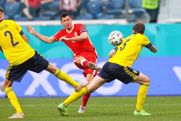 Sport Bilder des Tages 23.06.2021 SANKT PETERSBURG ROSJA (RUSSIA) PILKA NOZNA (FOOTBALL) UEFA EURO, EM, Europameisterschaft,Fussball 2020 , TURNIEJ UEFA EURO 2020 FAZA GRUPOWA - GRUPA E ( GROUP STAGE - GROUP E ) MECZ SZWECJA - POLSKA ( GAME SWEDEN POLAND - POLAND ) NZ ROBERT LEWANDOWSKI POLSKA RADOSC, BRAMKA, GOL, FOTO LUKASZ GROCHALA CYFRASPORT NEWSPIX.PL --- Newspix.pl  20210623CSLG0166
