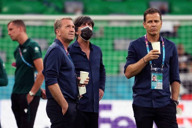 Football, men, 2020 21 season, Euro 2020, Group F 3 matchday in Munich, Germany Hungary, f l goalkeeping coach Andreas Köpke Germany , coach Joachim Löw Germany , director national teams and academy Oliver Bierhoff Germany before the match, 23 06 2021, Copyright: xMatthiasxKochx