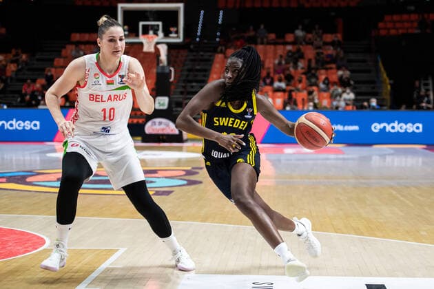 210623 Anastasiya Verameyenka of Belarus and Binta Drammeh of Sweden during the FIBA Women s Eurobasket quarter final match between Belarus and Sweden on June 23, 2021 in Valencia Photo Maxim ThorÃ BILDBYRAN kod MT MT0197 basket basketball national team fiba women s eurobasket basket em sverige sweden kvartsfinal day 7 belarus belarus Belarus bbeng,  Copyright: MAXIMxTHORE BB210623MT085