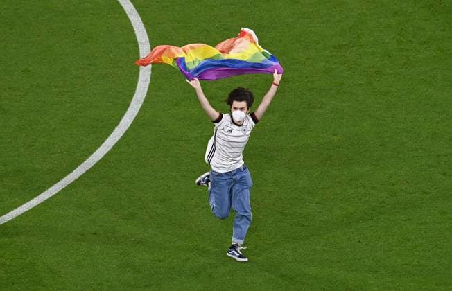 Football, men, 2020 21 season, Euro 2020, Group F 3 matchday in Munich, Germany Hungary, streaker with rainbow flag, 23 06 2021, Copyright: xMatthiasxKochx