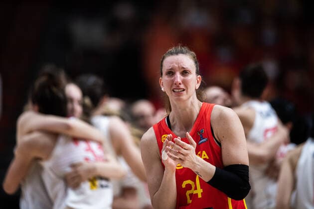 210623 Laura Gil of Spain look dejected after the FIBA Women s Eurobasket quarter final match between Serbia and Spain on June 23, 2021 in Valencia Photo Maxim Thore BILDBYRAN kod MT MT0198 basket basketball national team fiba women s eurobasket basket em serbien serbia spain spanien dam bbeng depp,  Copyright: MAXIMxTHORE BB210623MT144