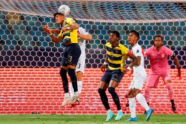 Ecuador s Piero Hincapie (L) in action against Peru s Aldo Corzo, during a match for Group B of the Copa America at the Pedro Ludovico Teixeira Olympic Stadium in Goiania, Brazil, 23 June 2021. Ecuador - Peru !ACHTUNG: NUR REDAKTIONELLE NUTZUNG!  Copyright: xFernandoxBizerraxJrx AMDEP5128 20210623-c4e364b7de443dcc7085714b3ca5691512024761