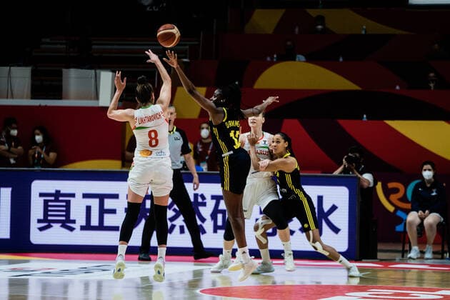 Belarus v Sweden - Women s EuroBasket 2021 Belarus Tatsiana Likhtarovich ( 8) fight for the ball during EuroBasket 2021 quarter-finals match between Belarus and Sweden at Fuente de Sant Luis pavilion on June 23, 2021 in Valencia, Spain. Valencia Spain reinorenon-notitle210623_np6cY  Copyright: xJonxImanolxReinox
