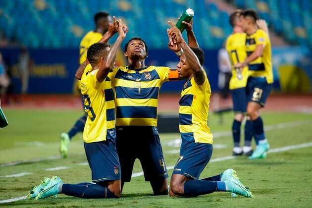 Ecuador s Ayrton Preciado (L) celebrates a goal with his teammates against Peru today, during a match for Group B of the Copa America at the Pedro Ludovico Teixeira Olympic Stadium in Goiania, Brazil, 23 June 2021. Ecuador - Peru !ACHTUNG: NUR REDAKTIONELLE NUTZUNG!  Copyright: xAlbertoxValdesx AME7990 20210623-223fea488d98f142ff1e86deb21aac2e78920f3f