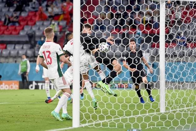 Kai HAVERTZ r GER koepft das Tor zum 1 1, Kopfball, Aktion, Zweikampf, gegen Loic NEGO HUN , Gruppenphase, Vorrunde Gruppe F, Spiel M36, Deutschland GER Ungarn HUN , am 23 06 2021 in Muenchen Germany, Fussball Arena Alliianz Arena Fussball EM 2020 vom 11 06 2021 11 07 2021 ÃÂ