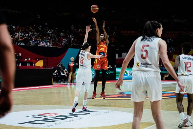 Spain v Serbia - Women s EuroBasket 2021 Astou Indour of Spain in action during the Women s EuroBasket 2021 quarter-finals match played between Spain and Serbia at Fuente de Sant Luis pavilion on June 23, 2021 in Valencia, Spain. Valencia Valencia Spain reinorenon-spainvse210623_npgtZ  Copyright: xJonxImanolxReinox