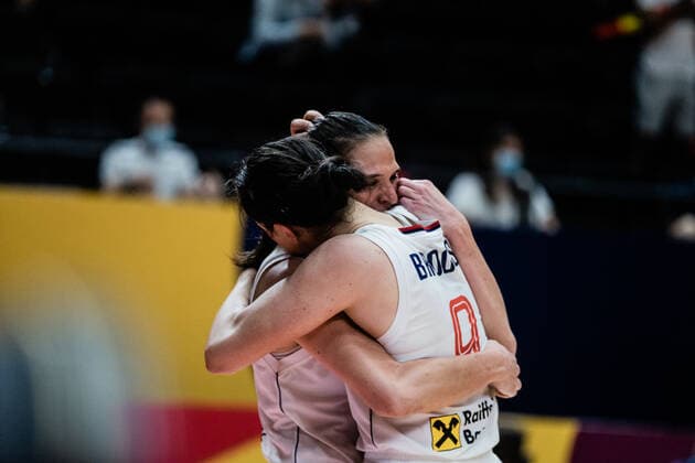 Spain v Serbia - Women s EuroBasket 2021 Players of Serbia celebrating the game Women s EuroBasket 2021 quarter-finals match played between Spain and Serbia at Fuente de Sant Luis pavilion on June 23, 2021 in Valencia, Spain. Valencia Valencia Spain reinorenon-spainvse210623_nppmN  Copyright: xJonxImanolxReinox