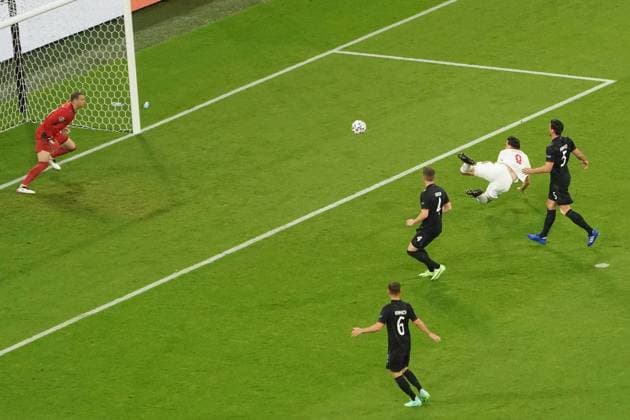Adam Szalai Hungary, Hungary scores the goal with a header to 0 1 against goalkeeper Goalie Manuel Neuer Germany Germany Muenchen 23 06 2021 Germany vs Hungary, Allianz Arena Muenchen, Euro2020, emonline, emspor,