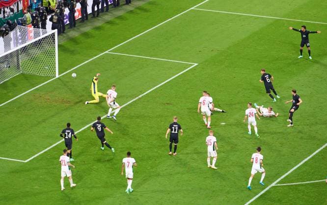 Leon GORETZKA, DFB 18 scores, shoots goal , Tor, Treffer, 2-2 Ausgleich, in the Group F match GERMANY - HUNGARY at the football UEFA European Championships 2020 in Season 2020 2021 on June 23, 2021 in Munich, Germany.