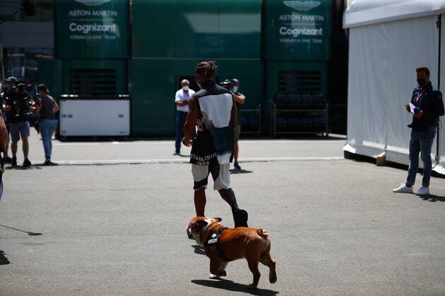 44 Lewis Hamilton Mercedes AMG Team F1 with his dog Roscoe.. Formula 1 World Championship, WM, Weltmeisterschaft 2021, Styrian GP 2021, 24-27 June 2021  Copyright: xFedericoxBasilex xIPAx xIPAx xFedericoxBasilex xIPAx 0