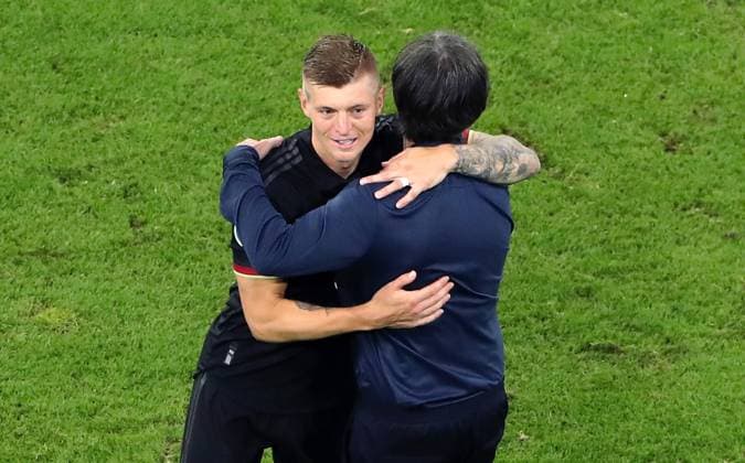 Toni Kroos, Trainer Joachim Löw nach Spielende Fußball Fussball Euro 2020 Europameisterschaft EM Nationalmannschaft DFB Herren Saison 2020 2021 23.06.2021 Deutschland GER vs. Ungarn HUN DFL regulations prohibit any use of photographs as image sequences and or quasi-video.