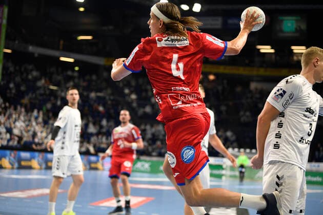 Left winger Bjarki Mar Elisson TBV Lemgo, 4 flies into the circle, men, Handball Bundesliga, THW Kiel vs TBV Lemgo Lippe, Liqui Moly HBL, 37 match day, season 2020 2021 24 06 21 Kiel Wunderino Arena Schleswig Holstein Germany
