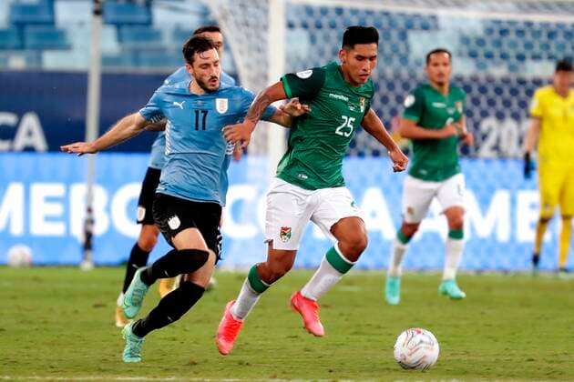 Uruguay s Matias Vina in action against Bolivia s Jeyson Chura, during a match for Group A of the Copa America at the Arena Pantanal stadium in Cuiaba, Brazil, 24 June 2021. Bolivia - Uruguay !ACHTUNG: NUR REDAKTIONELLE NUTZUNG!  Copyright: xRaulxMartinezx AME8271 20210624-b50262c2b211037a9c7e9cb818e8cc37f41ba7bc