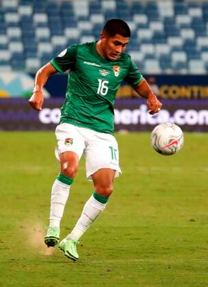Bolivia s Erwin Saavedra controls a ball against Uruguay today, during a match for Group A of the Copa America at the Arena Pantanal stadium in Cuiaba, Brazil, 24 June 2021. Bolivia - Uruguay !ACHTUNG: NUR REDAKTIONELLE NUTZUNG!  Copyright: xRaulxMartinezx AME8273 20210624-3a3eb2a1b0191909da7c74d9d5920a89535dcf51