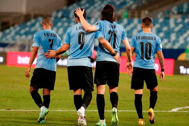 Sport Bilder des Tages Uruguay s players celebrate after Bolivia s own goal, during a match for Group A of the Copa America at the Arena Pantanal stadium in Cuiaba, Brazil, 24 June 2021. Bolivia - Uruguay !ACHTUNG: NUR REDAKTIONELLE NUTZUNG!  Copyright: xSebastiaoxMoreirax AMDEP5338 20210624-b2af54c49f46394e32d8a906e3b444c61317f76a