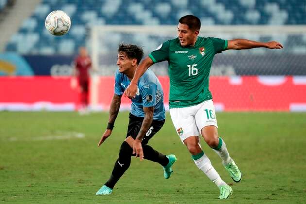 Uruguay s Facundo Torres in action against Bolivia s Erwin Saavedra, during a match for Group A of the Copa America at the Arena Pantanal stadium in Cuiaba, Brazil, 24 June 2021. Bolivia - Uruguay !ACHTUNG: NUR REDAKTIONELLE NUTZUNG!  Copyright: xRaulxMartinezx AME8307 20210624-4a5a276a6f3b402e9ef8120041402d45fb5b424c
