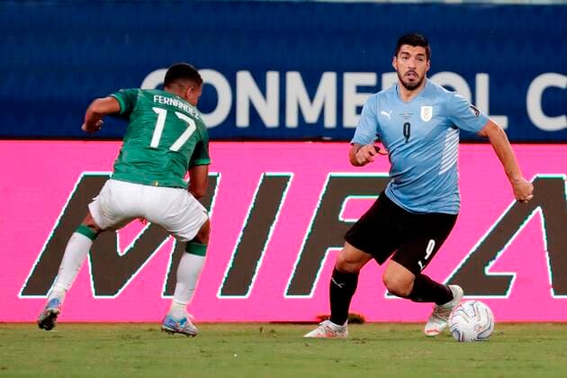 Uruguay s Luis Suarez in action against Bolivia s Roberto Fernandez, during a match for Group A of the Copa America at the Arena Pantanal stadium in Cuiaba, Brazil, 24 June 2021. Bolivia - Uruguay !ACHTUNG: NUR REDAKTIONELLE NUTZUNG!  Copyright: xRaulxMartinezx AME8290 20210624-edb24ecade1da5e45b213becf4bb5bf6e2da959c