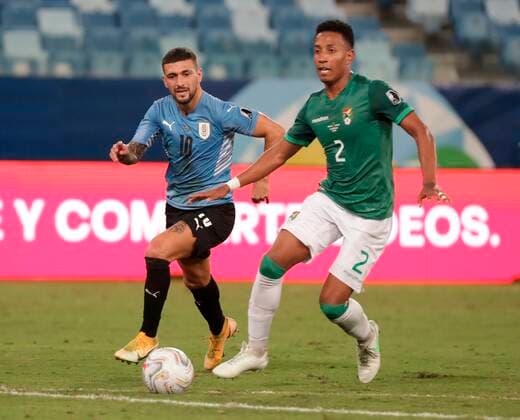Uruguay s Giorgian de Arrascaeta in action against Bolivia s Jairo Quinteros, during a match for Group A of the Copa America at the Arena Pantanal stadium in Cuiaba, Brazil, 24 June 2021. Bolivia - Uruguay !ACHTUNG: NUR REDAKTIONELLE NUTZUNG!  Copyright: xRaulxMartinezx AME8289 20210624-3aff244392639e2b75fdd7f08cd746806f33f436