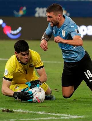 Uruguay s Giorgian de Arrascaeta in action against Bolivia s Carlos Lampre, during a match for Group A of the Copa America at the Arena Pantanal stadium in Cuiaba, Brazil, 24 June 2021. Bolivia - Uruguay !ACHTUNG: NUR REDAKTIONELLE NUTZUNG!  Copyright: xRaulxMartinezx AME8288 20210624-e0f88b2d6c9686448148a16e87a7414fe08f9c10