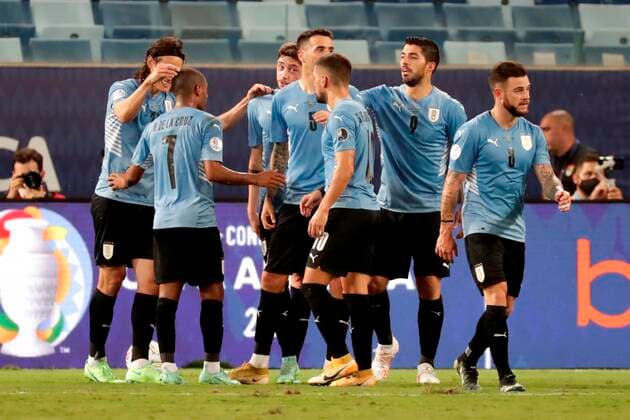 Uruguay players celebrate Bolivia s own goal, during a match for Group A of the Copa America at the Arena Pantanal stadium in Cuiaba, Brazil, 24 June 2021. Bolivia - Uruguay !ACHTUNG: NUR REDAKTIONELLE NUTZUNG!  Copyright: xRaulxMartinezx AME8275 20210624-0584879bd8d3cb73bf96ccec30cb3b23939b4508