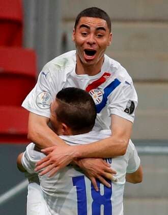 Paraguay s Braian Samudio (down) celebrates with his teammate Miguel Almiron after scoring against Chile, during a match for Group A of the Copa America at the Mane Garrincha Stadium in Brasilia, Brazil, 24 June 2021. Chile - Paraguay !ACHTUNG: NUR REDAKTIONELLE NUTZUNG!  Copyright: xFernandoxBizerraxJrx AMDEP5432 20210625-2b84d09d4be2f825d9b6e643756e7618e67219fb