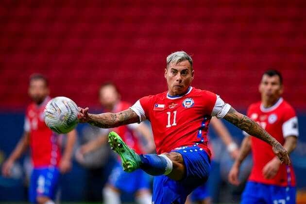 Futbol, Chile vs Paraguay. Copa America Brasil 2021. El jugador de Chile Eduardo Vargas es fotografiado antes del partido por el grupo A de Copa America disputado en el estadio Nacional Mane Garrincha, en Brasilia, Brasil. 24 06 2021 Mateus Bonomi AGIF Photosport Football, Chile vs Paraguay. Brazil Copa America Championship 2021. Chile s player Eduardo Vargas ,is pictured before the match of Copa America Championship at Nacional Mane Garrincha stadium in Brasilia, Brazil. 24 06 2021 Mateus Bonomi AGIF Photosport Chile vs Paraguay, Copa America 2021