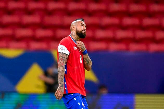 Futbol, Chile vs Paraguay. Copa America Brasil 2021. El jugador de Chile Arturo Vidal es fotografiado durante el partido por el grupo A de Copa America disputado en el estadio Nacional Mane Garrincha, en Brasilia, Brasil. 24 06 2021 Mateus Bonomi AGIF Photosport Football, Chile vs Paraguay. Brazil Copa America Championship 2021. Chile s player Arturo Vidal ,is pictured during the match of Copa America Championship at Nacional Mane Garrincha stadium in Brasilia, Brazil. 24 06 2021 Mateus Bonomi AGIF Photosport Chile vs Paraguay, Copa America 2021