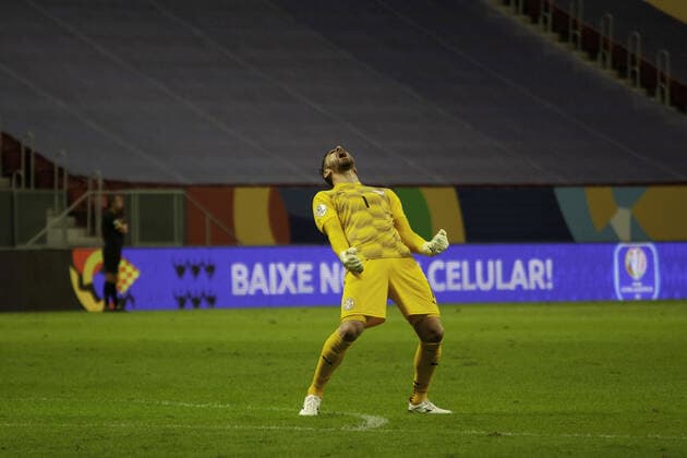 June 24, 2021, Brasilia, Federal District, Brazil: Paraguay goalkeeper Antony Silva celebrates goal scored by Braian Samudio during soccer match between Chile and Paraguay, valid for 4th round of Copa America, held at Mane Garrincha stadium, in Brasilia, on Thursday (24).  Copyright: xLecoxVianax