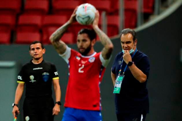 Chile s Martin Lasarte (R) reacts today, during a match for Group A of the Copa America at the Mane Garrincha Stadium in Brasilia, Brazil, 24 June 2021. Chile - Paraguay !ACHTUNG: NUR REDAKTIONELLE NUTZUNG!  Copyright: xJoedsonxAlvesx AME8392 20210625-af8201b4034691d79e3adfbd272052499044ede0