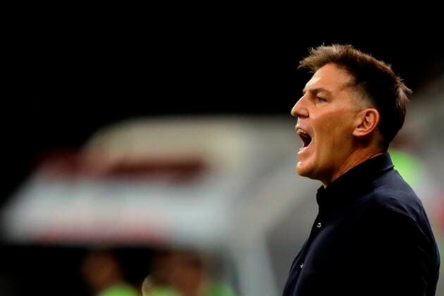 Paraguay s coach Eduardo Berizzo reacts today, during a match for Group A of the Copa America at the Mane Garrincha Stadium in Brasilia, Brazil, 24 June 2021. Chile - Paraguay !ACHTUNG: NUR REDAKTIONELLE NUTZUNG!  Copyright: xJoedsonxAlvesx AME8389 20210625-586c1fad710bb5c00a1b7d49344cf416b14d608e