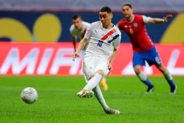 Miguel Almiron from Paraguay kicks a penalty today during a match for Group A of the Copa America at the Mane Garrincha Stadium in Brasilia, Brazil, 24 June 2021. Chile - Paraguay !ACHTUNG: NUR REDAKTIONELLE NUTZUNG!  Copyright: xJoedsonxAlvesx AME8410 20210625-36c1abf660f8735e6017ec51cf6028ca4cab33d2