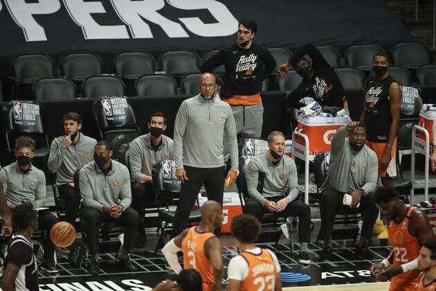 LOS ANGELES, CA - JUNE 24: Phoenix Suns coach Monty Williams during the Phoenix Suns game versus the Los Angeles Clippers game 3 NBA, Basketball Herren, USA Western Conference Finals game on June 24, 2021, at Staples Center in Los Angeles, CA. (Photo by Jevone Moore Icon Sportswire) NBA: JUN 24 Western Conference Final - Suns at Clippers Icon210624024