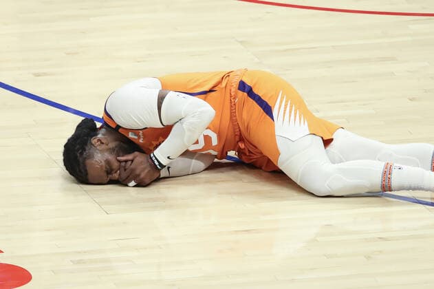 LOS ANGELES, CA - JUNE 24: Phoenix Suns forward Jae Crowder (99) down after being hit during the Phoenix Suns game versus the Los Angeles Clippers game 3 NBA, Basketball Herren, USA Western Conference Finals game on June 24, 2021, at Staples Center in Los Angeles, CA. (Photo by Jevone Moore Icon Sportswire) NBA: JUN 24 Western Conference Final - Suns at Clippers Icon210624039