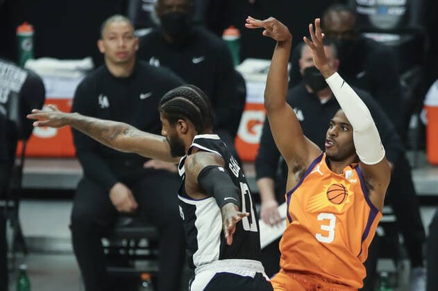 LOS ANGELES, CA - JUNE 24: Phoenix Suns guard Chris Paul (3) shoots during the Phoenix Suns game versus the Los Angeles Clippers game 3 NBA, Basketball Herren, USA Western Conference Finals game on June 24, 2021, at Staples Center in Los Angeles, CA. (Photo by Jevone Moore Icon Sportswire) NBA: JUN 24 Western Conference Final - Suns at Clippers Icon210624004