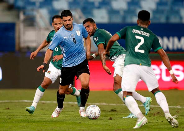 CUIABA, BRAZIL - JUNE 24: Luis Suarez of Uruguay competes for the ball with Leonel Justiniano ,Adrian Jusino and Jairo Quinteros of Bolivia ,during the match between Bolivia and Uruguay as part of Conmebol Copa America Brazil 2021 at Arena Pantanal on June 24, 2021 in Cuiaba, Brazil. SPO, SOC, ICH 