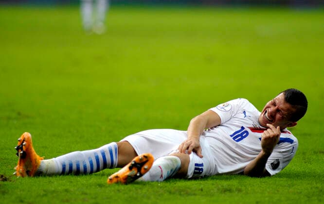 BRASILIA, BRAZIL - JUNE 24: Braian Samudio of Paraguay injuried ,during the match between Chile and Paraguay as part of Conmebol Copa America Brazil 2021 at Mane Garrincha Stadium on June 24, 2021 in Brasilia, Brazil. SPO, SOC, ICH 