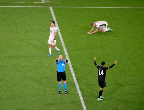 23 06 2021, Football, European Championship 2020, Group match Group F, Germany Hungary, at the Football Arena Munich final whistle, referee Sergei Karasev RUS blows the whistle , Jamal Musiala Germany cheers