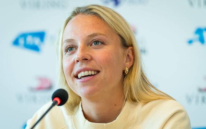 Mandatory Credit: Photo by Rob Prange Shutterstock (12168975ay) Anett Kontaveit of Estonia talks to the media after reaching the final of the 2021 Viking International WTA, Tennis Damen 500 tennis tournament Viking International Championships, Day Seven, Tennis, Eastbourne, East Sussex, UK - 25 June 2021 Viking International Championships, Day Seven, Tennis, Eastbourne, East Sussex, UK - 25 June 2021 Copyright: xRobxPrange Shutterstockx 12168975ay