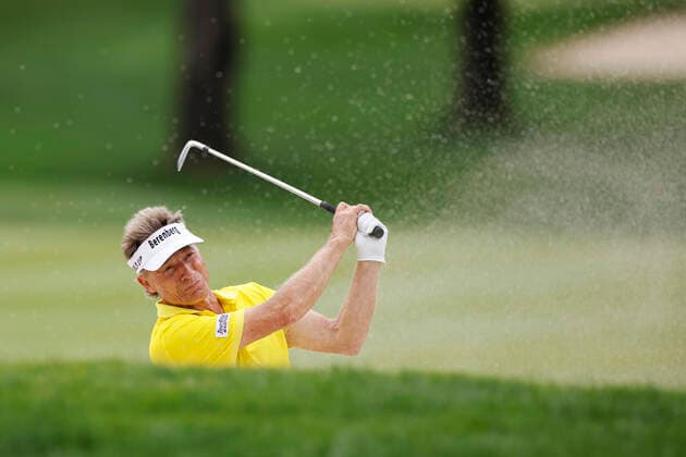 AKRON, OH - JUNE 25: Bernhard Langer (GER) hits out of a fairway bunker during the second round of the Bridgestone SENIOR PLAYERS Championship at Firestone Country Club in Akron, Ohio on June 25, 2021. (Photo by Joe Robbins Icon Sportswire) GOLF: JUN 25 PGA, Golf Herren TOUR Champions - Bridgestone SENIOR PLAYERS Championship Icon5732106250272