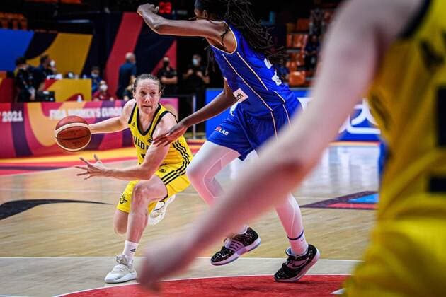 210617 In this handout photo from The International Basketball Federation FIBA Elin Eldebrink of Sweden plays during the Women s Eurobasket match between Sweden and Bosnia and Herzegovina on June 26, 2021 in Valencia Photo FIBA Handout BILDBYRAN basket basketball national team fiba women s eurobasket basket em sverige sweden dam Bosnia and Herzegovina bosnien och herzegovina,  Copyright: FIBA BB210617ZZ020
