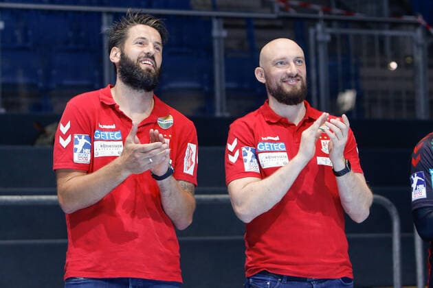 24 06 2021, xtgx, handball Liqui Moly HBL, SC Magdeburg HSG Wetzlar emspor, v l Magdeburg with Bennet Wiegert Magdeburg, coach and Yves Grafenhorst Magdeburg, co-coach says goodbye Justus Kluge Magdeburg