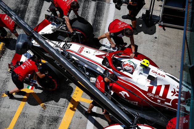 GIOVINAZZI Antonio (ita), Alfa Romeo Racing ORLEN C41, action pitlane during the Formula 1 Grosser Preis Der Steiermark 2021, 2021 Styrian Grand Prix, 8th round of the 2021 FIA Formula One World Championship, WM, Weltmeisterschaft from June 25 to 27, 2021 on the Red Bull Ring, in Spielberg, Austria - FORMULE 1 : Grand prix de Styrie - Essais - Spielberg - 26 06 2021 DPPI Panoramic 