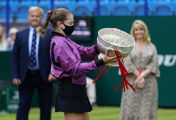 Mandatory Credit: Photo by Dave Shopland BPI Shutterstock (12168982m) Championship winner Latvia s Jelena Ostapenko with trophy Viking International Championships, Day Eight, Tennis, Eastbourne, East Sussex, UK - 26 June 2021 Viking International Championships, Day Eight, Tennis, Eastbourne, East Sussex, UK - 26 June 2021 Copyright: xDavexShopland BPI Shutterstockx 12168982m