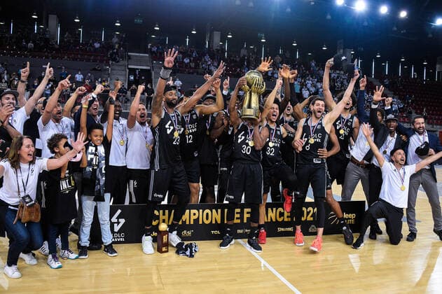 Joie des joueurs de l equipe de Lyon apres sa victoire - trophee BASKET : Dijon vs Lyon - Final 4 - Rouen - 26 06 2021 FedericoPestellini Panoramic 