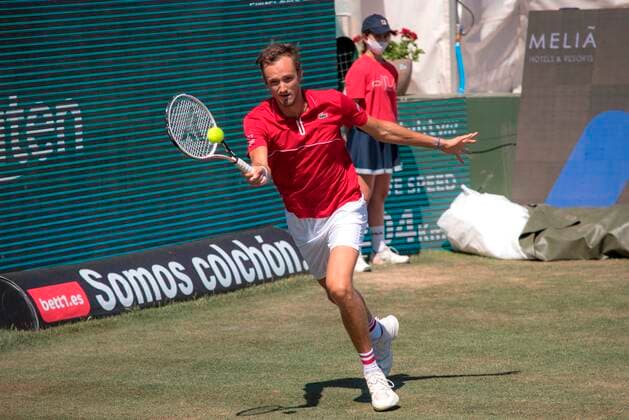 Russian tennis player Daniil Medvedev in action against Sam Querrey of US during their Mallorca Championship ATP, Tennis Herren final tennis match held in Santa Ponca, Majorca, Spain, 26 June 2021. Mallorca Championschip ATP !ACHTUNG: NUR REDAKTIONELLE NUTZUNG!  Copyright: xAtienzax GRAF8702 20210626-2f21737e74fe9450ad422b88f0e7ce42cf48cfac